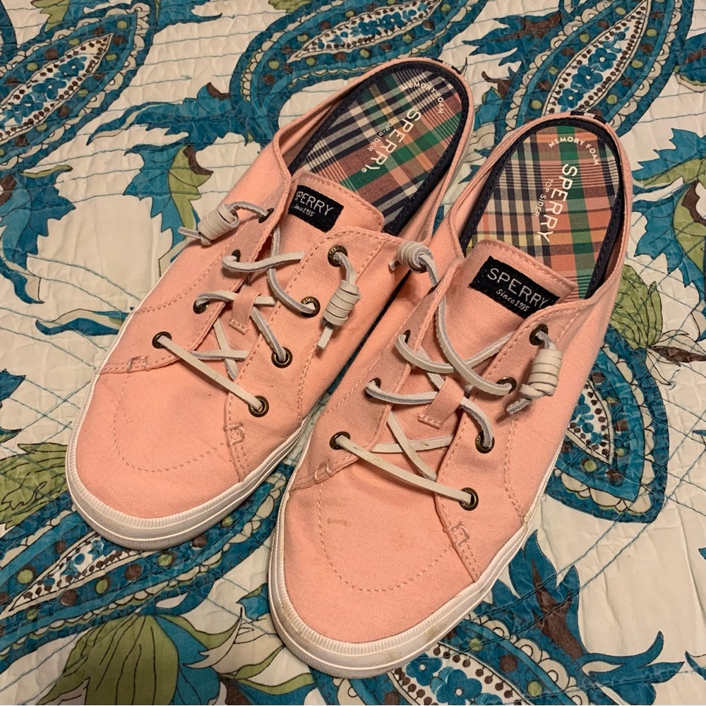 Light pink Sperry sneaker slip ons